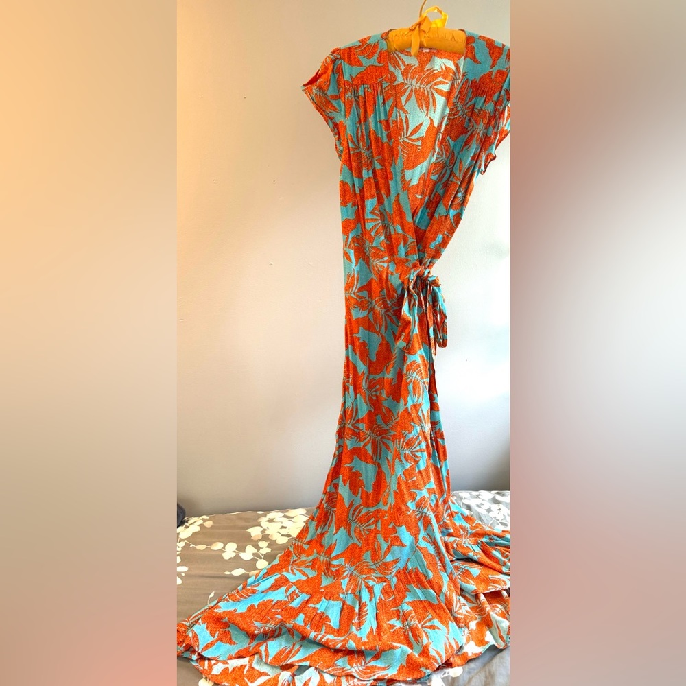 Never worn XIX Palms dress from Everything But Water. Size M. Blue & orange.